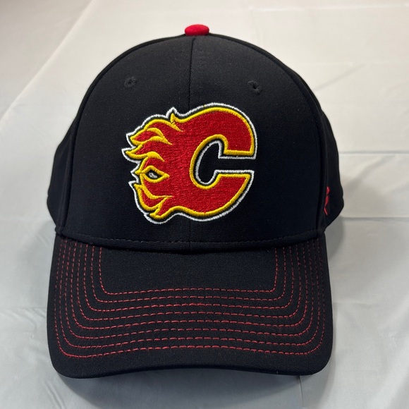 CALGARY FLAMES FANATICS HAT - Picture 1 of 5